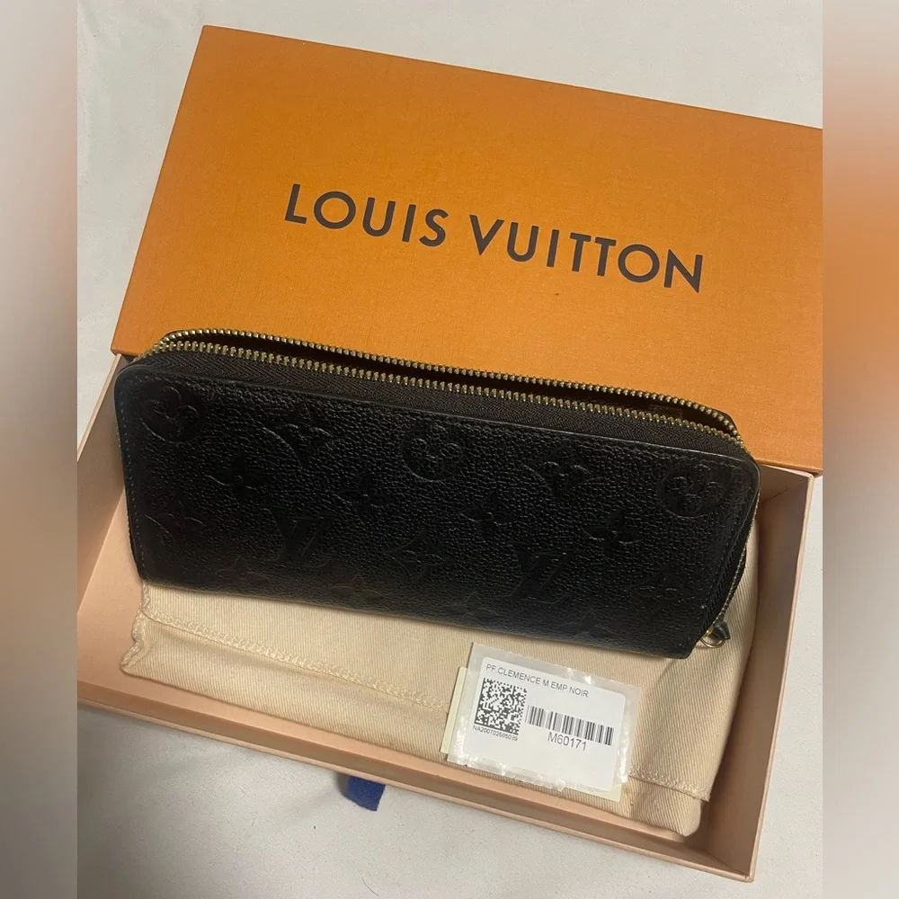 Authentic Louis Vuitton Clèmence Wallet Barely Used